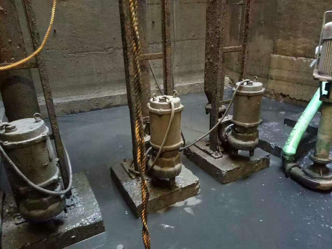 类乌齐污水池清理