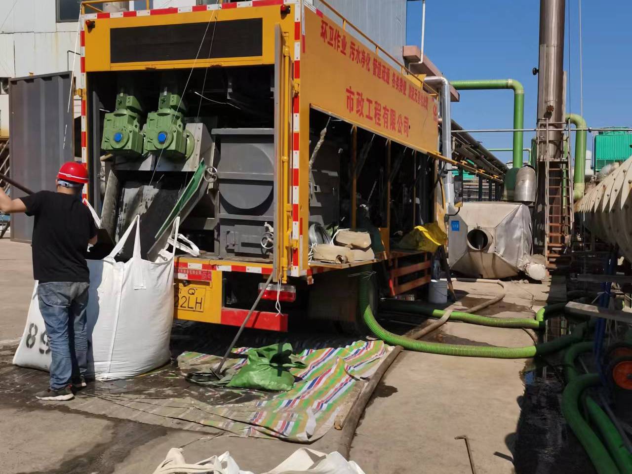 类乌齐淤泥压干处理